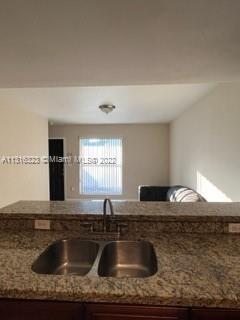 TOWN PARK PLAZA NORTH CON - Residential
