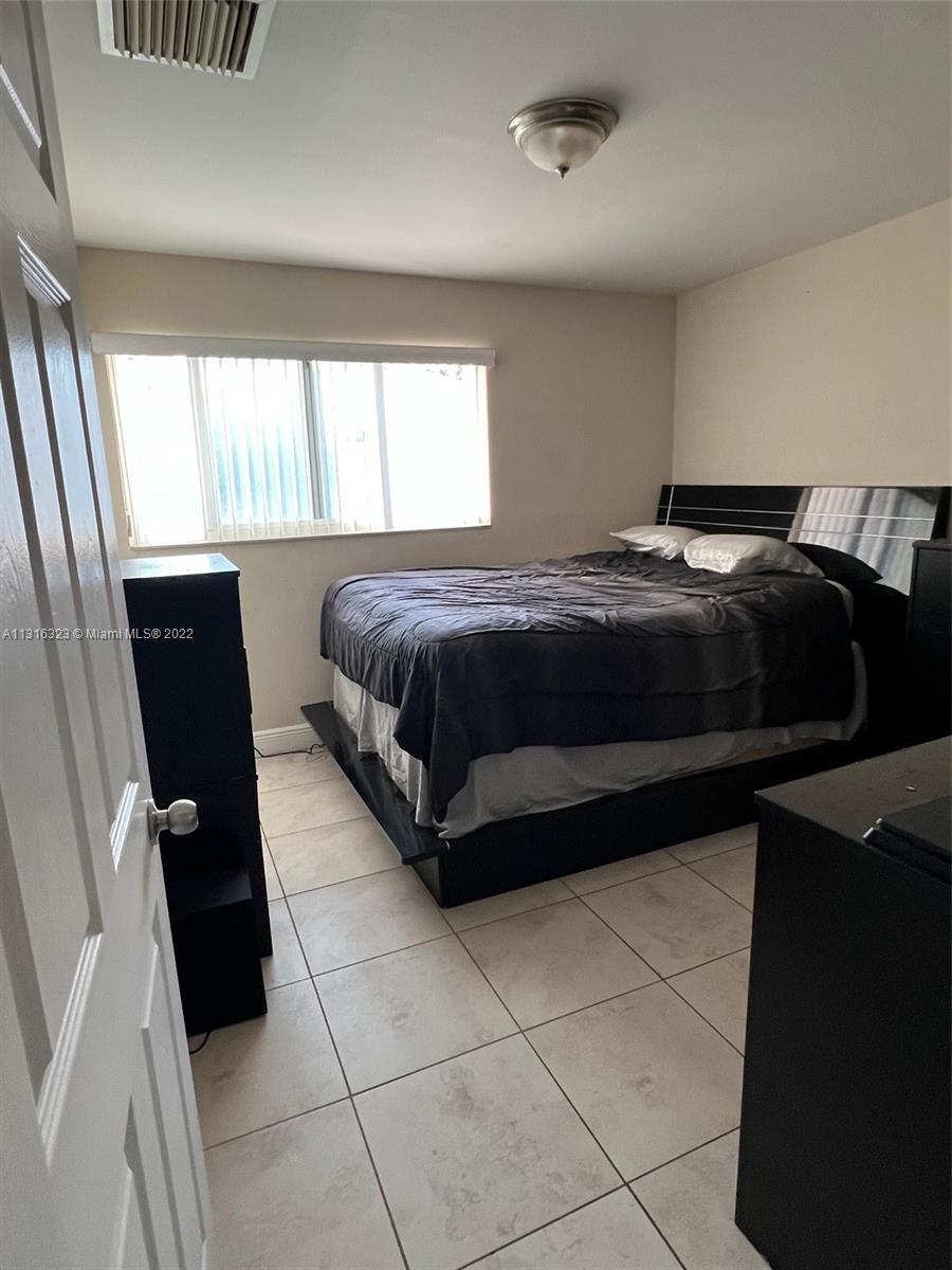 TOWN PARK PLAZA NORTH CON - Residential