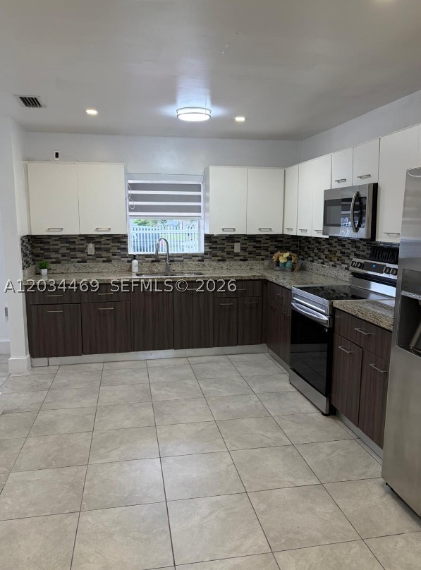 SO MIAMI HEIGHTS ADDN J - Residential Lease