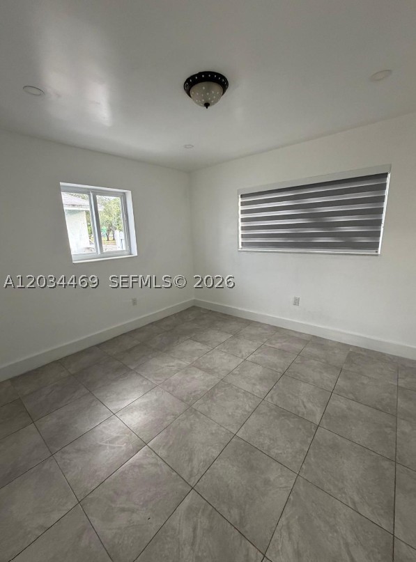 SO MIAMI HEIGHTS ADDN J - Residential Lease