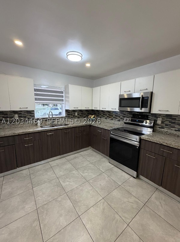 SO MIAMI HEIGHTS ADDN J - Residential Lease