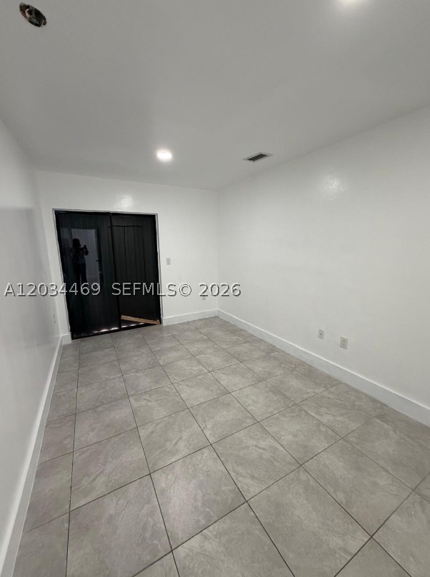 SO MIAMI HEIGHTS ADDN J - Residential Lease