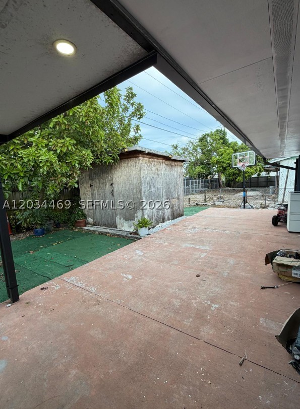 SO MIAMI HEIGHTS ADDN J - Residential Lease