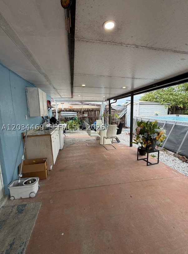 SO MIAMI HEIGHTS ADDN J - Residential Lease