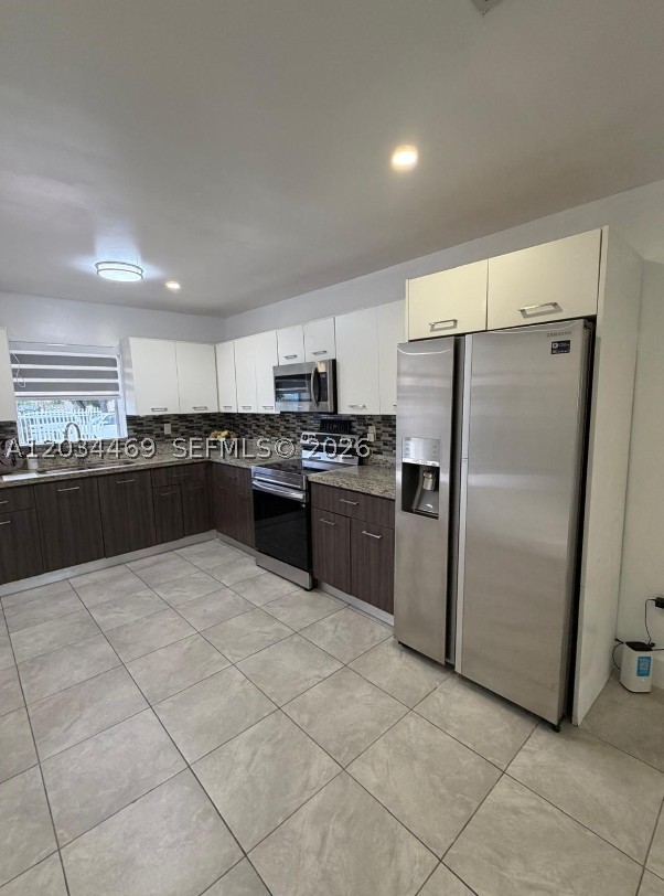 SO MIAMI HEIGHTS ADDN J - Residential Lease