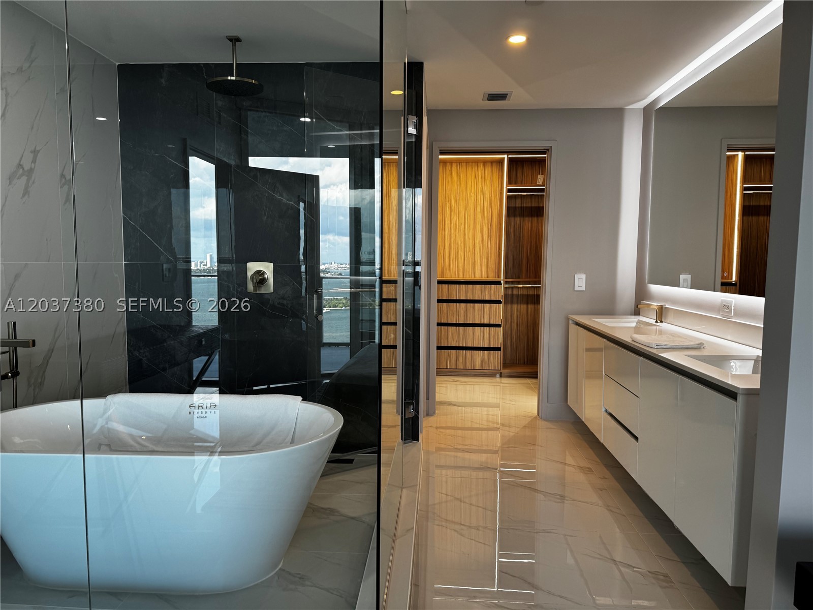 ARIA RESERVE - Residential