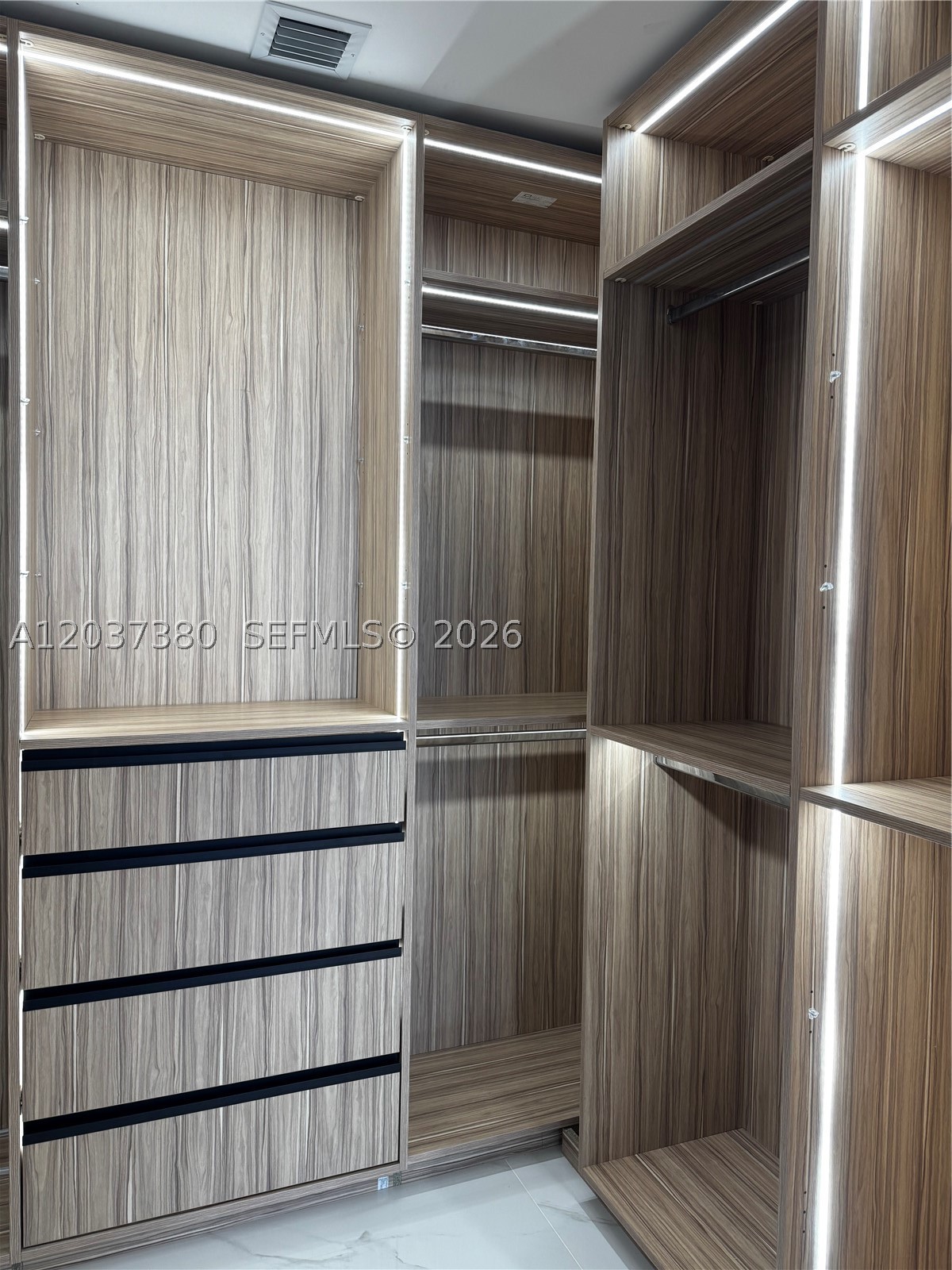 ARIA RESERVE - Residential