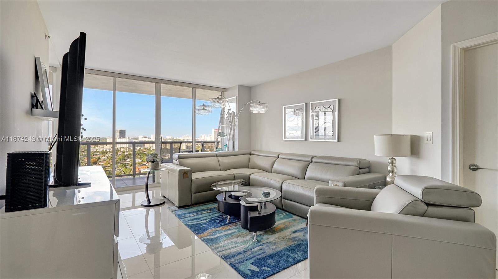 HARBOR TWS AT THE WATERWA - Residential