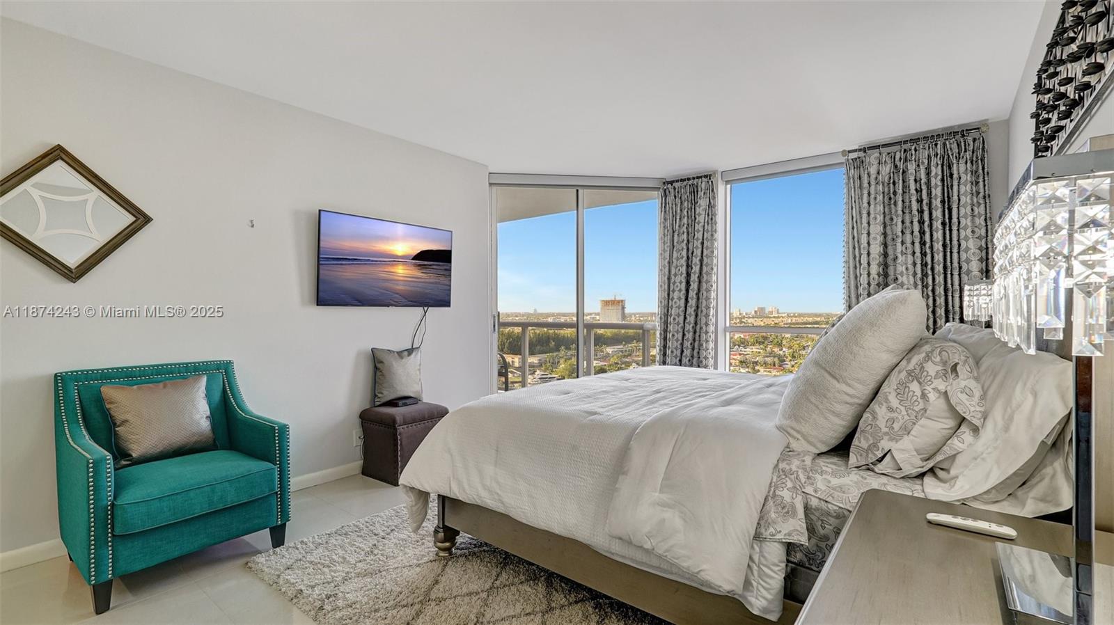 HARBOR TWS AT THE WATERWA - Residential