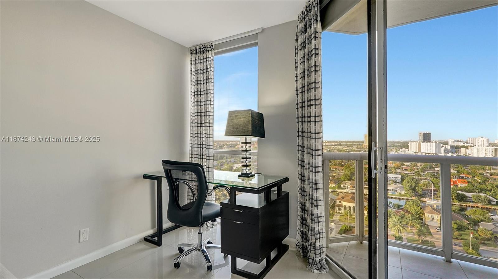 HARBOR TWS AT THE WATERWA - Residential