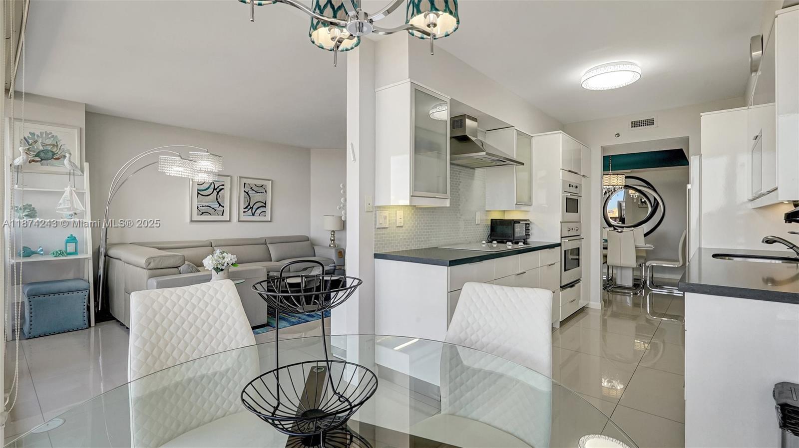 HARBOR TWS AT THE WATERWA - Residential