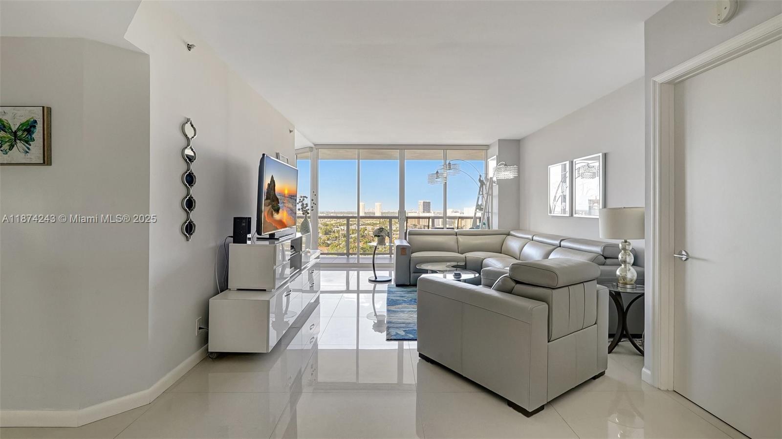 HARBOR TWS AT THE WATERWA - Residential