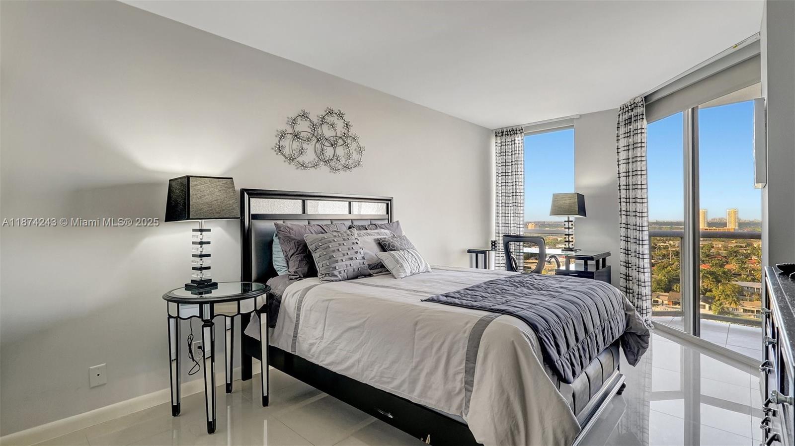 HARBOR TWS AT THE WATERWA - Residential