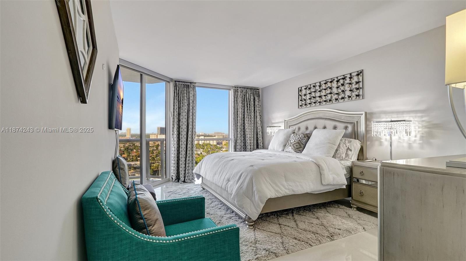 HARBOR TWS AT THE WATERWA - Residential