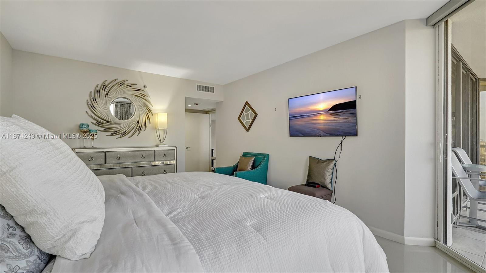 HARBOR TWS AT THE WATERWA - Residential