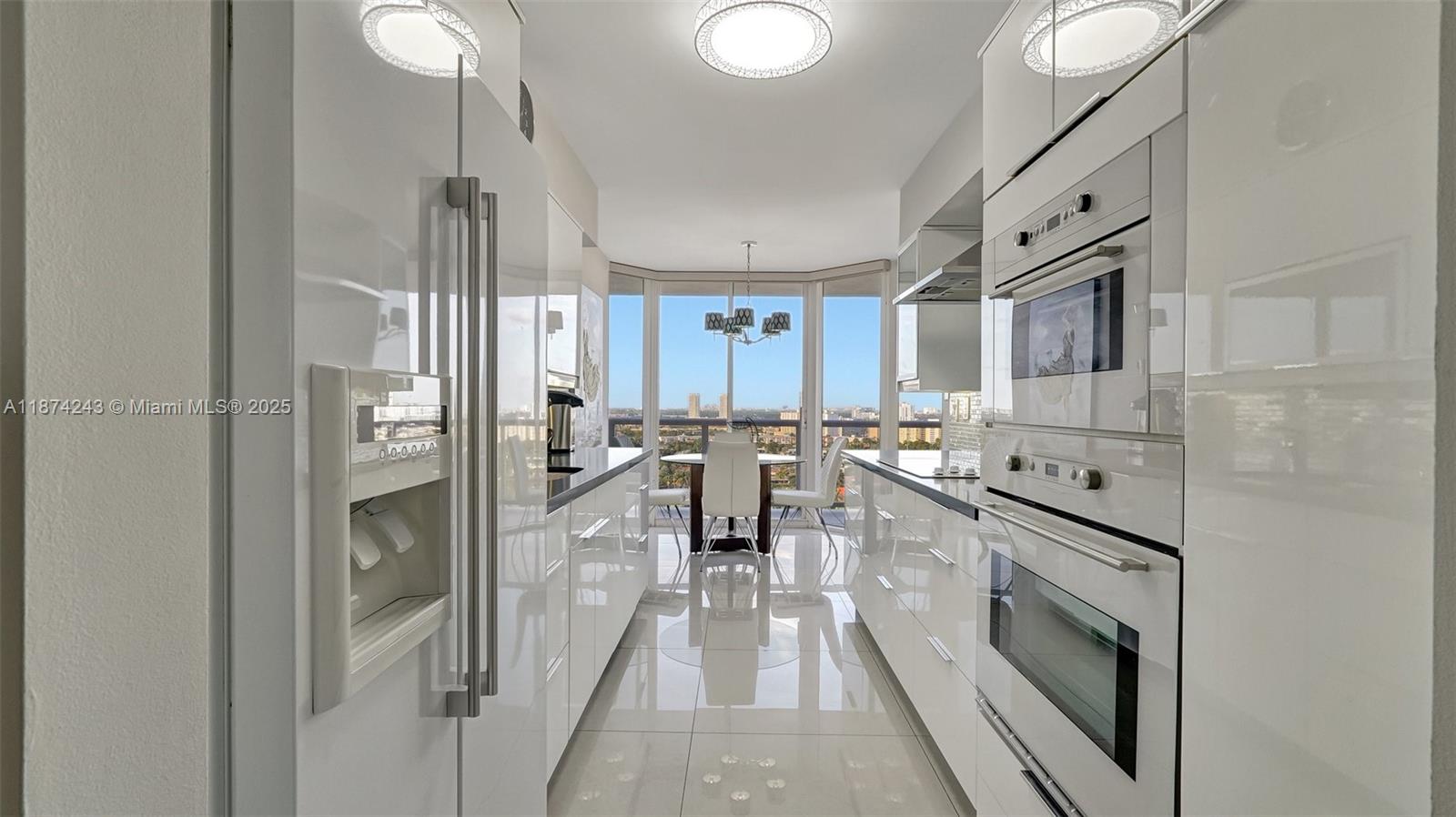 HARBOR TWS AT THE WATERWA - Residential