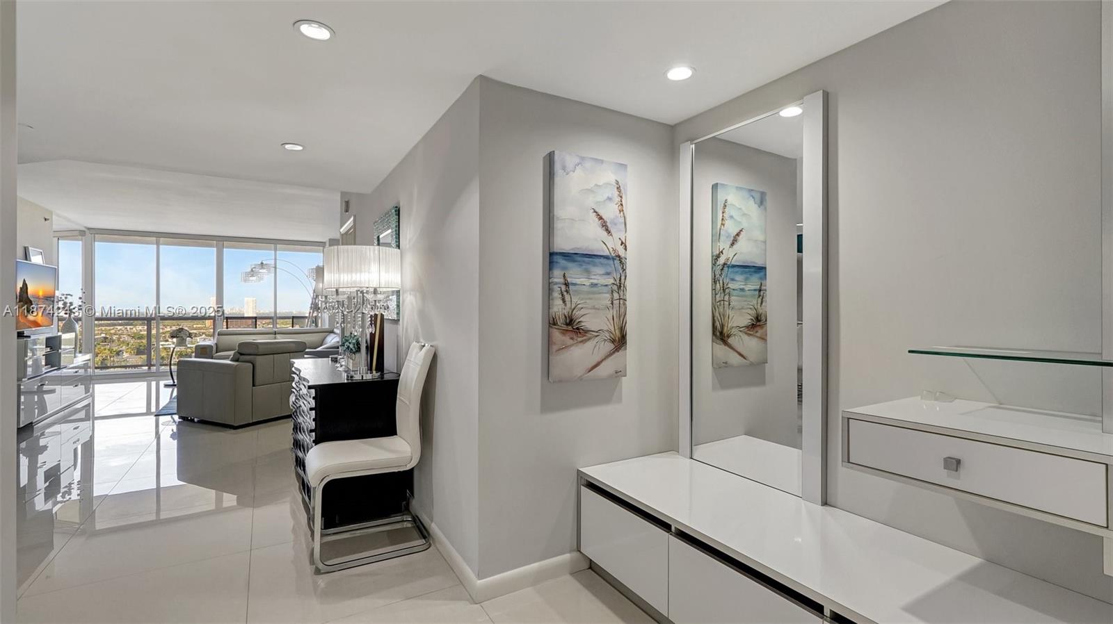 HARBOR TWS AT THE WATERWA - Residential