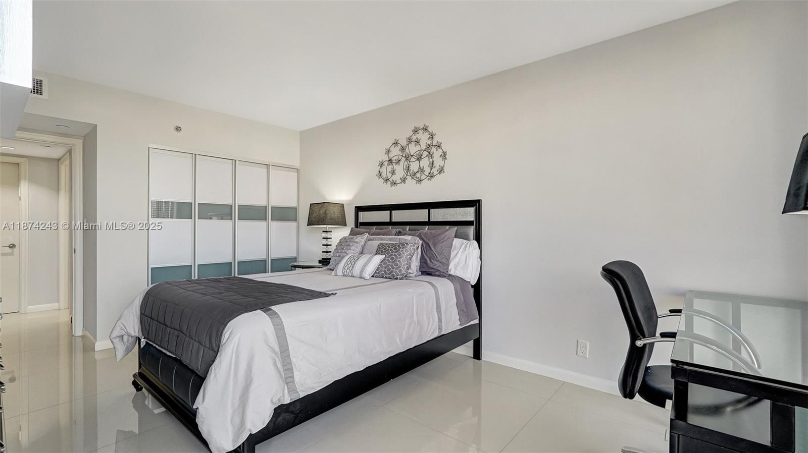 HARBOR TWS AT THE WATERWA - Residential