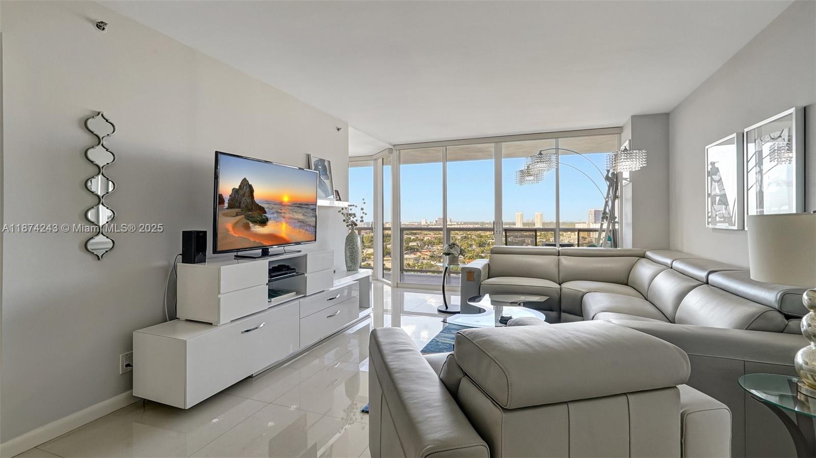 HARBOR TWS AT THE WATERWA - Residential