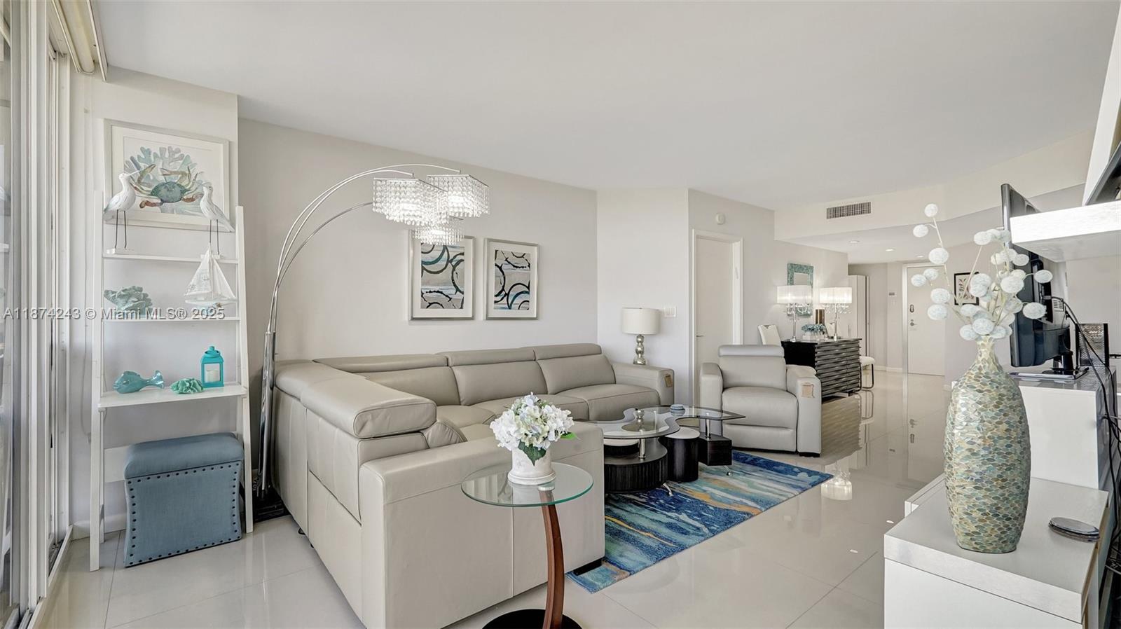 HARBOR TWS AT THE WATERWA - Residential