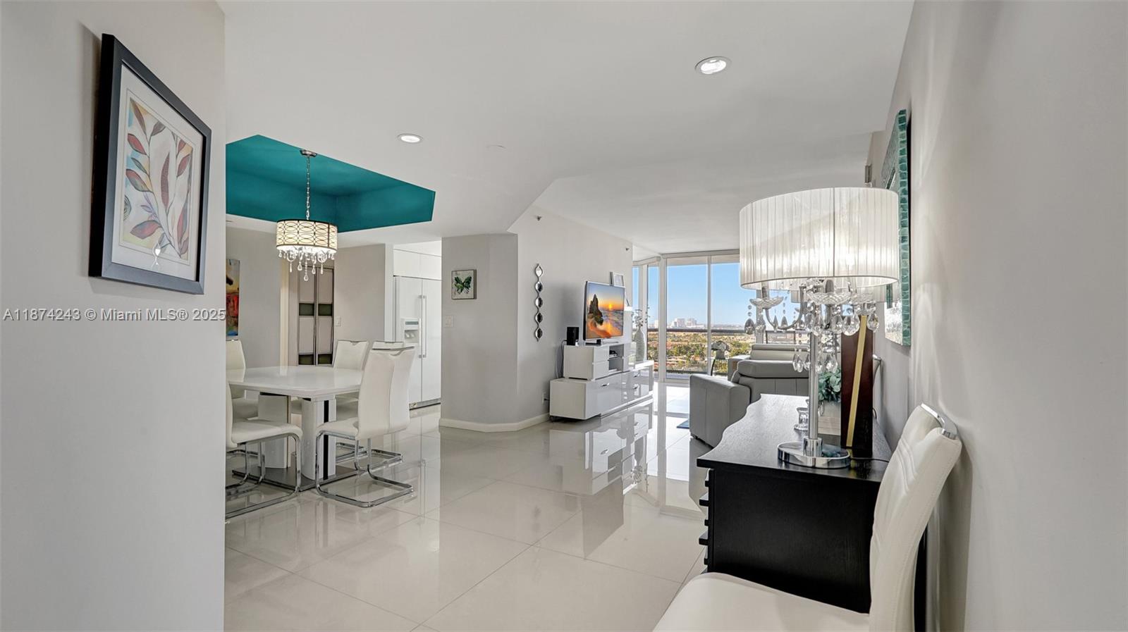 HARBOR TWS AT THE WATERWA - Residential
