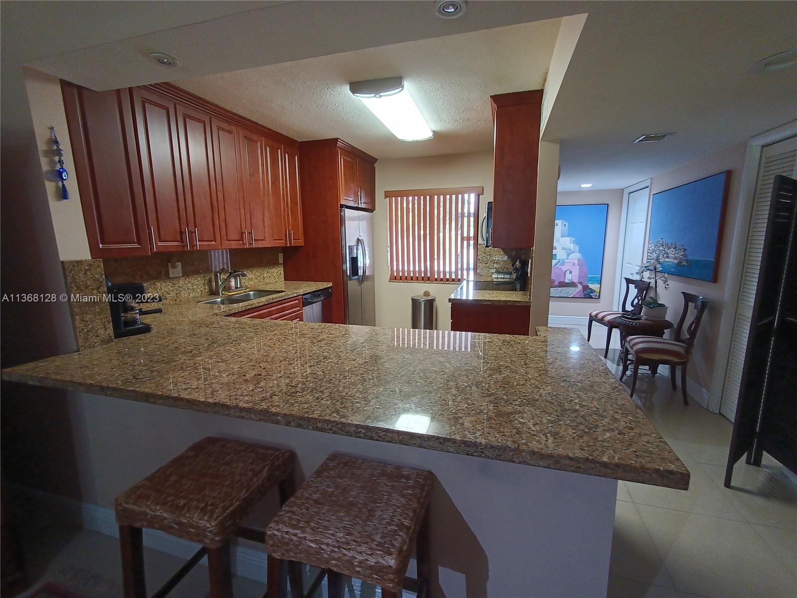 RACQUET CLUB APTS AT BONA - Residential