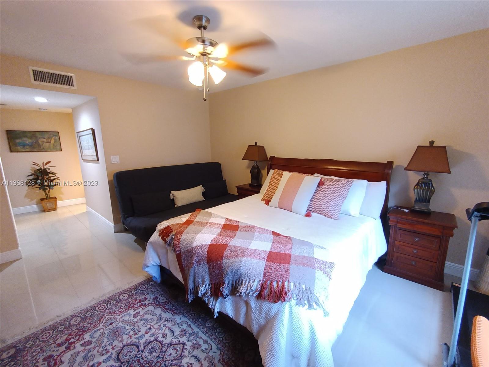 RACQUET CLUB APTS AT BONA - Residential