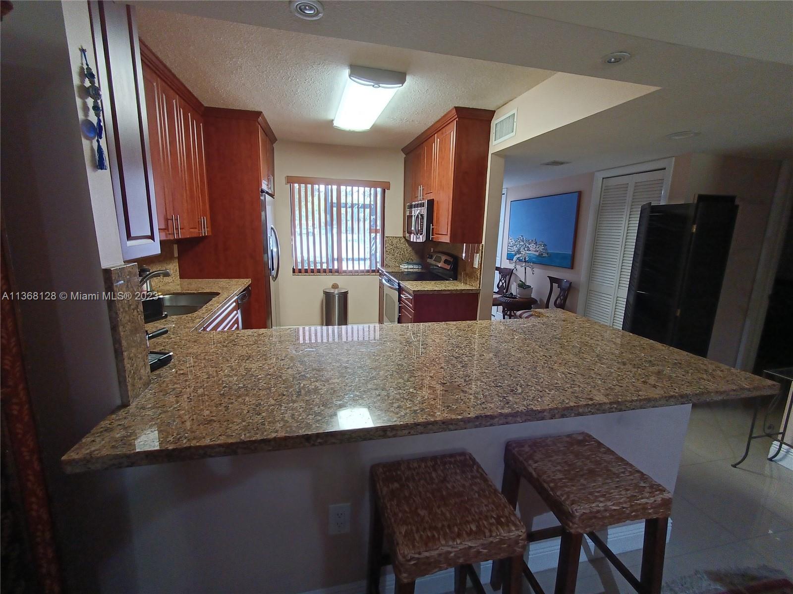 RACQUET CLUB APTS AT BONA - Residential