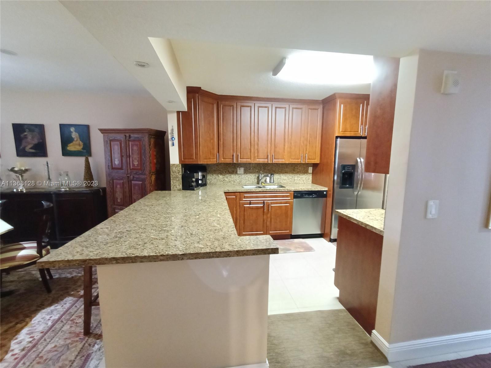 RACQUET CLUB APTS AT BONA - Residential