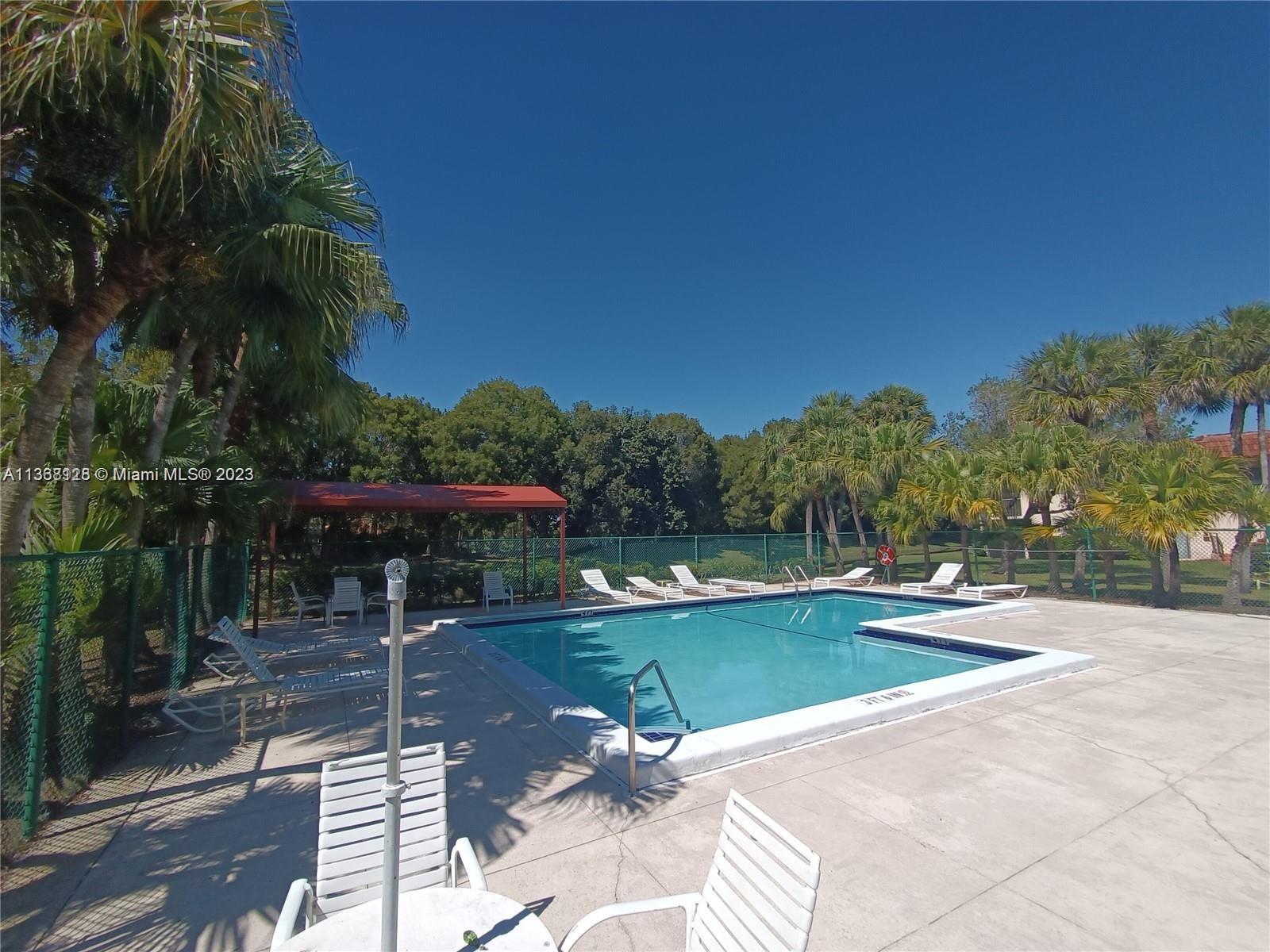 RACQUET CLUB APTS AT BONA - Residential