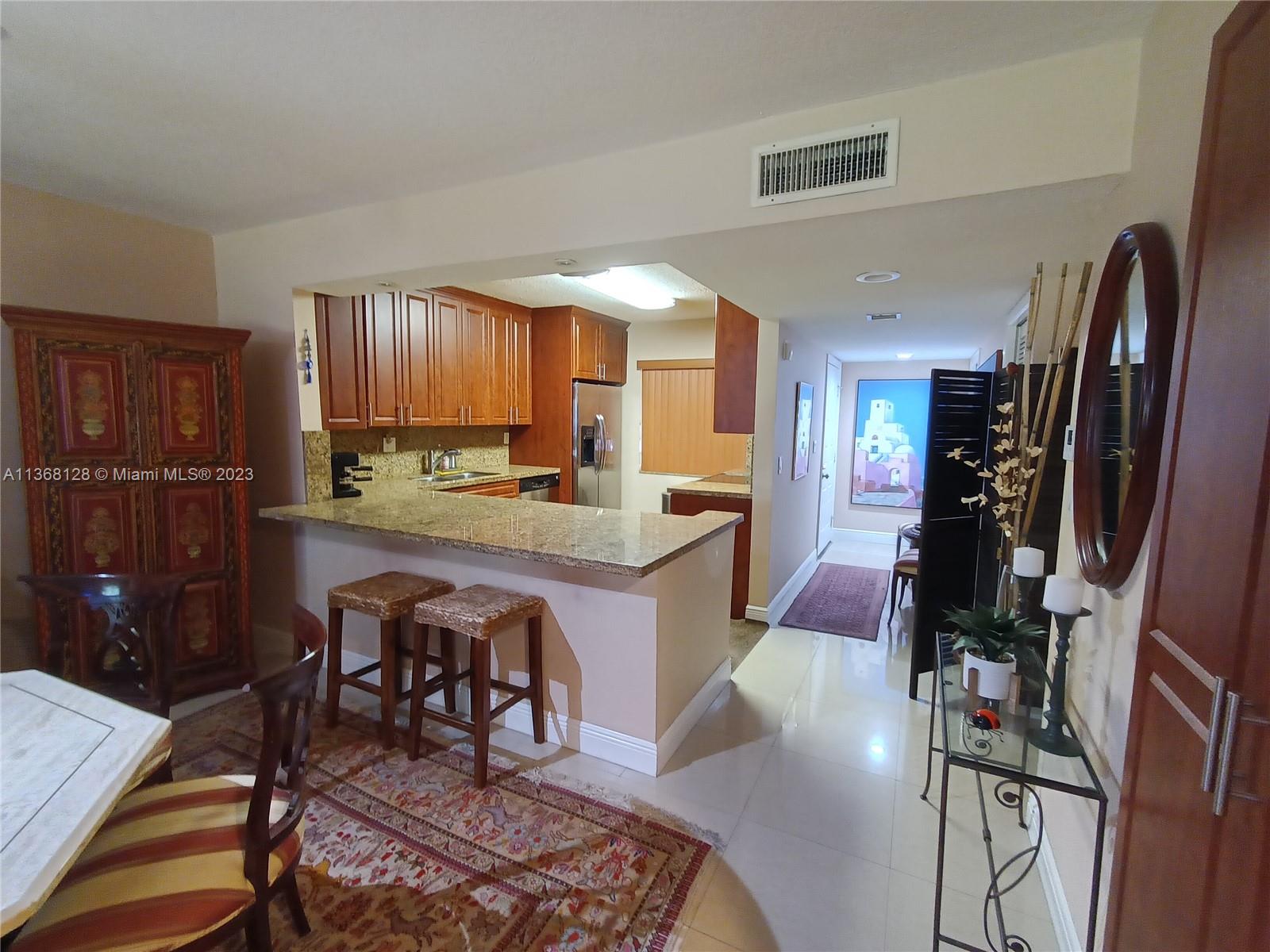 RACQUET CLUB APTS AT BONA - Residential