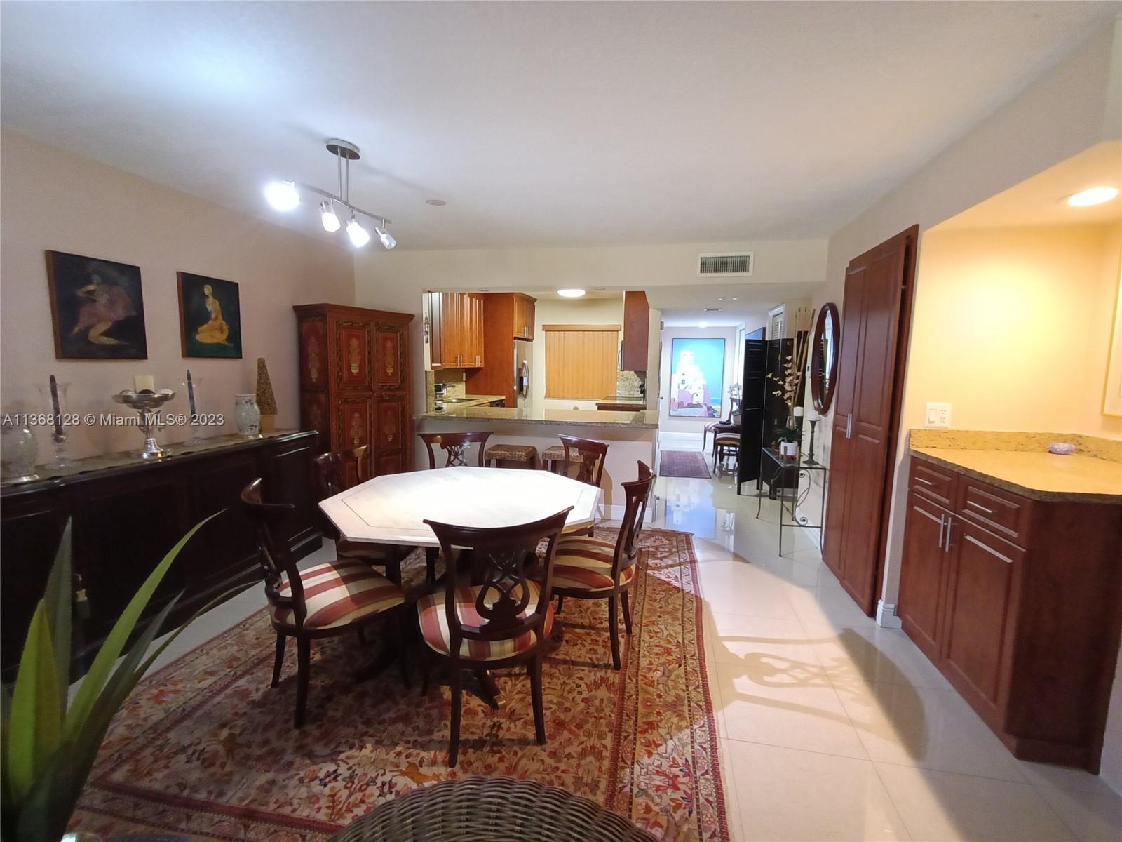 RACQUET CLUB APTS AT BONA - Residential