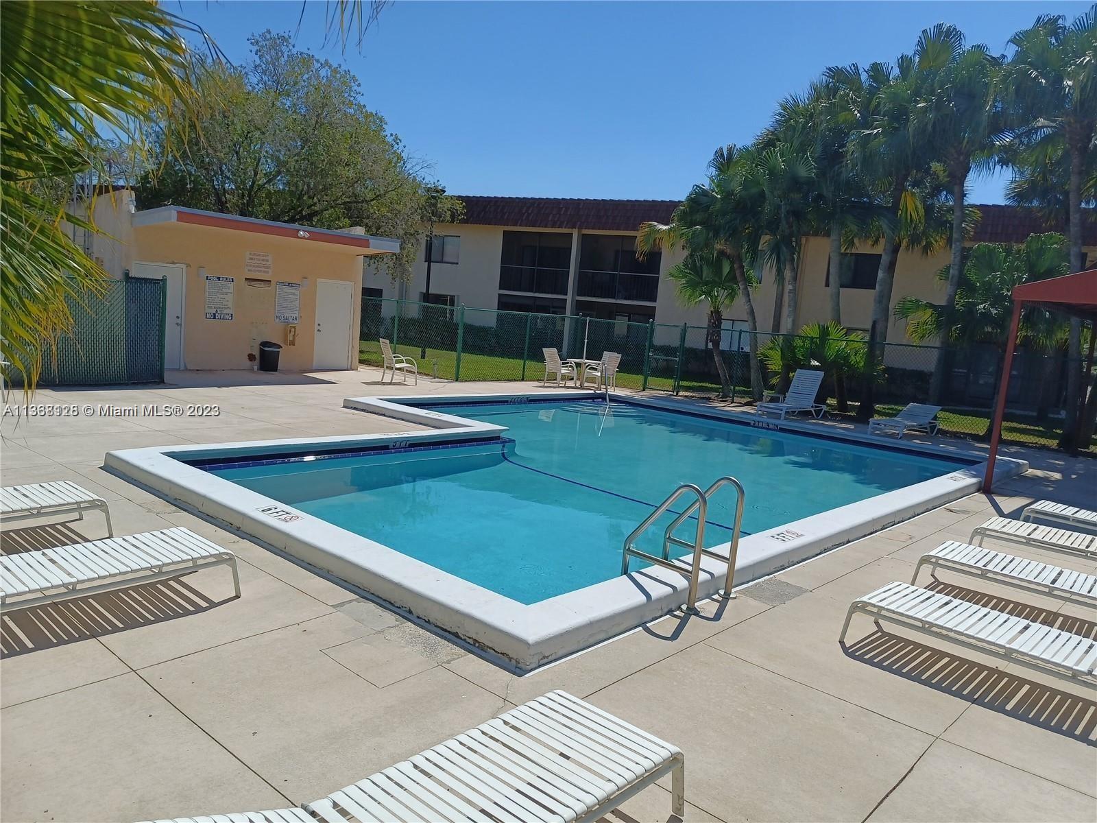 RACQUET CLUB APTS AT BONA - Residential