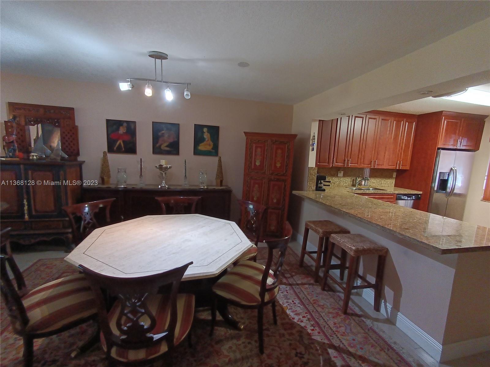 RACQUET CLUB APTS AT BONA - Residential