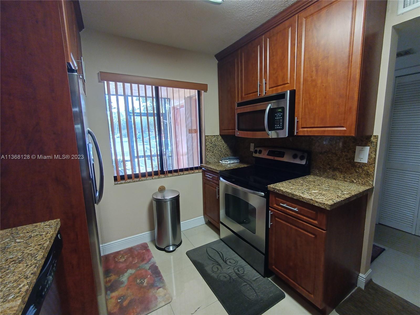RACQUET CLUB APTS AT BONA - Residential