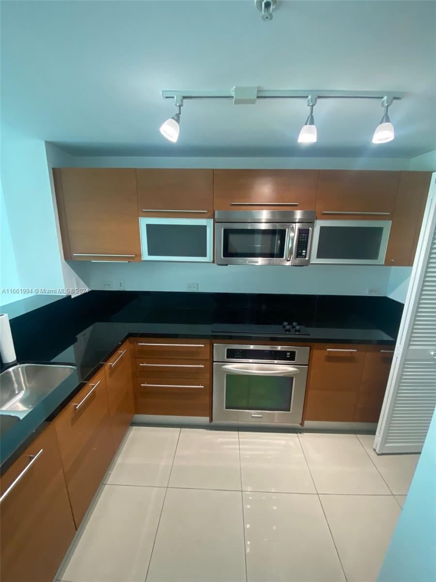 VIZCAYNE SOUTH CONDO - Residential Lease