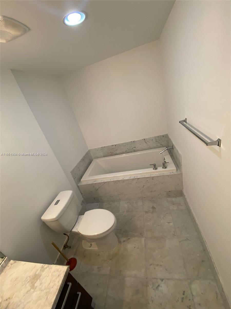 VIZCAYNE SOUTH CONDO - Residential Lease