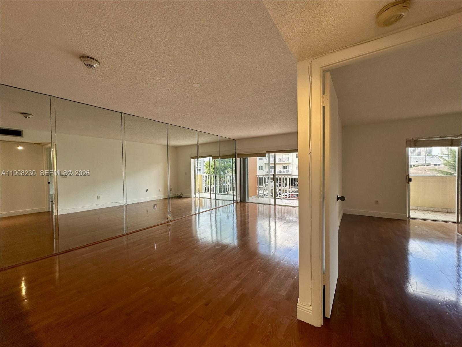 LA CANADIENNE CONDO - Residential