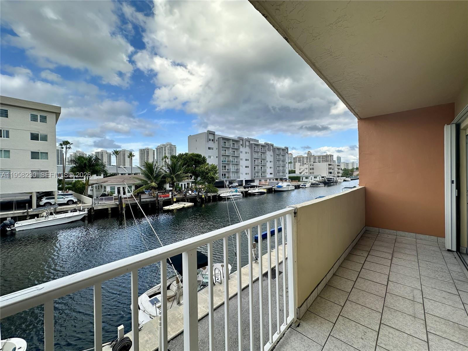 LA CANADIENNE CONDO - Residential