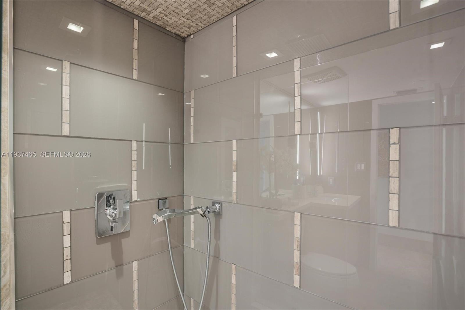 THE ALEXANDER CONDO - Residential