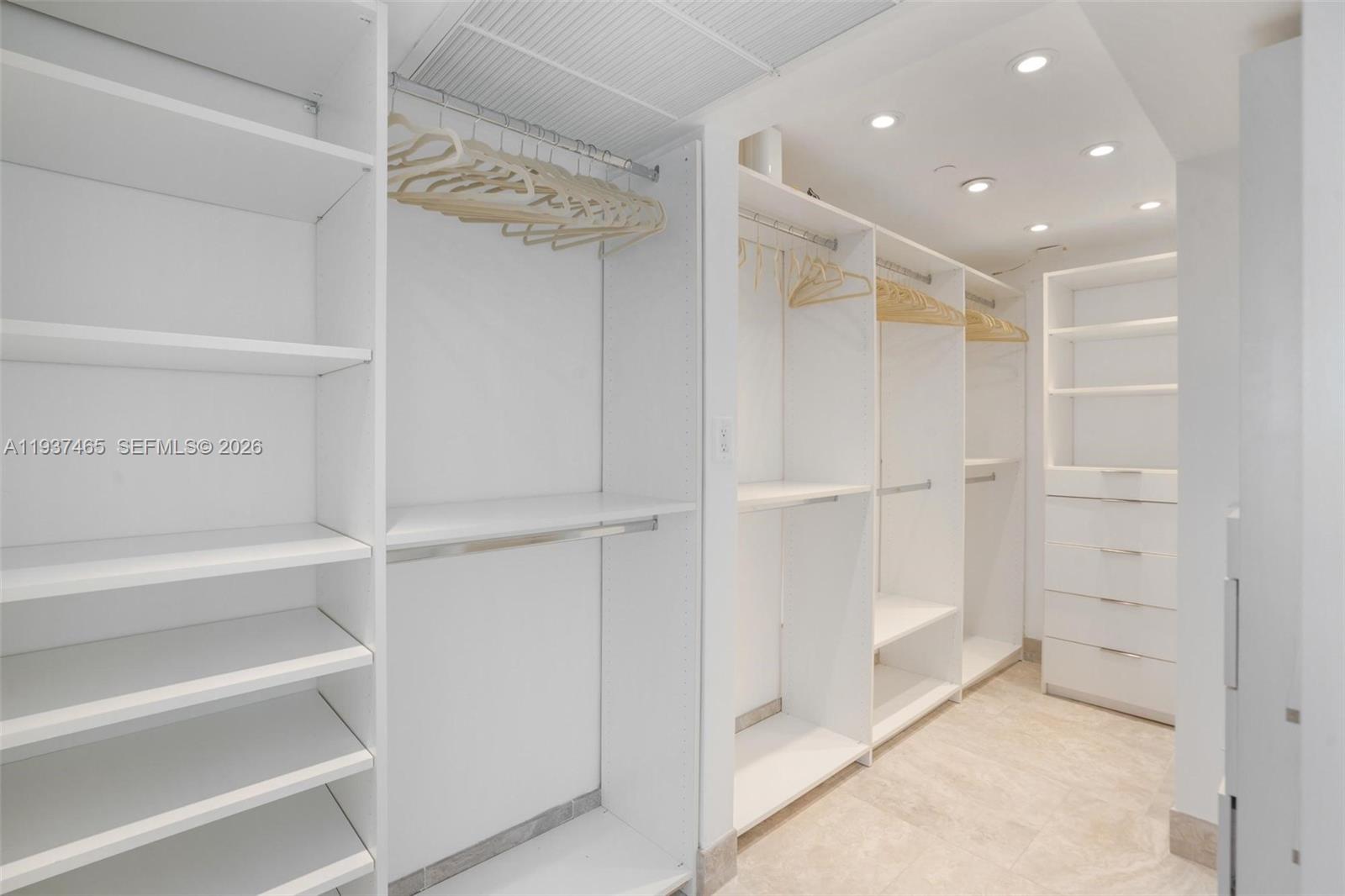 THE ALEXANDER CONDO - Residential