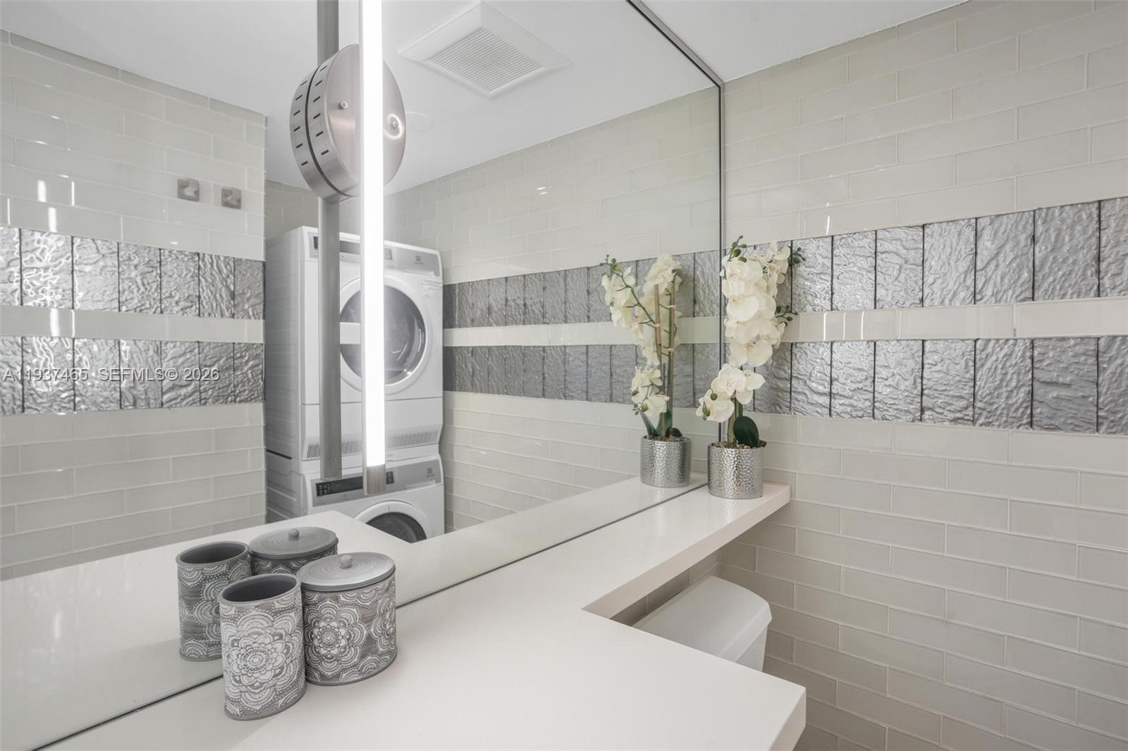 THE ALEXANDER CONDO - Residential