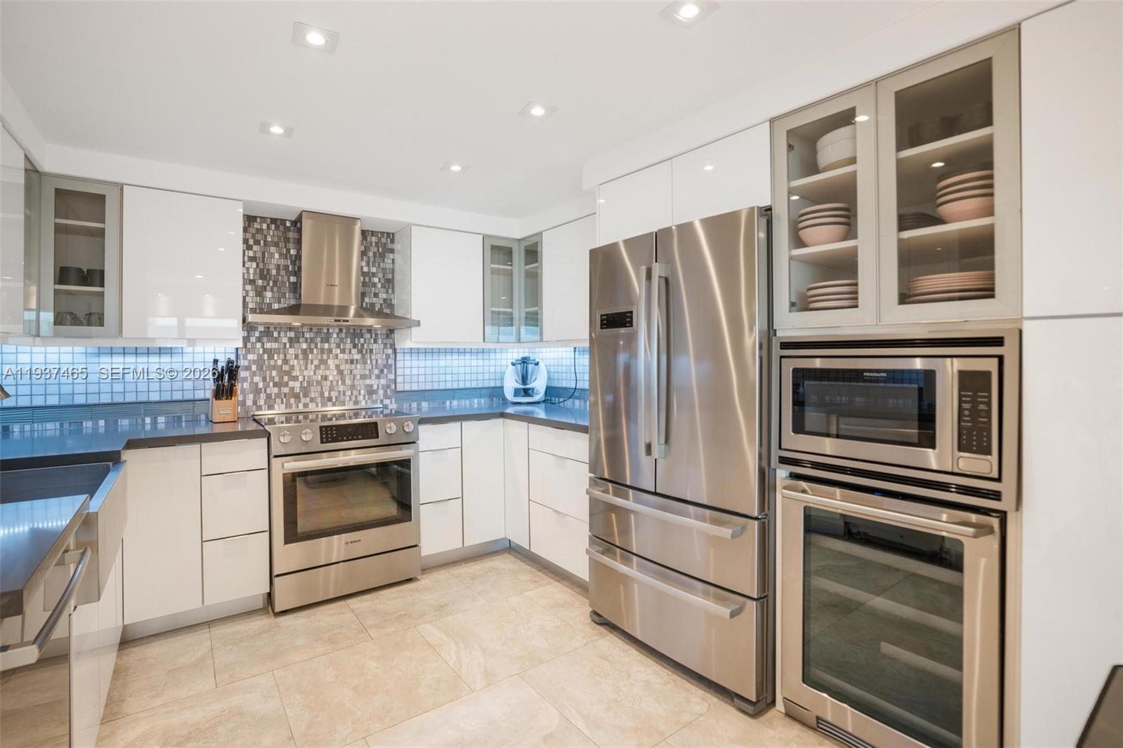 THE ALEXANDER CONDO - Residential