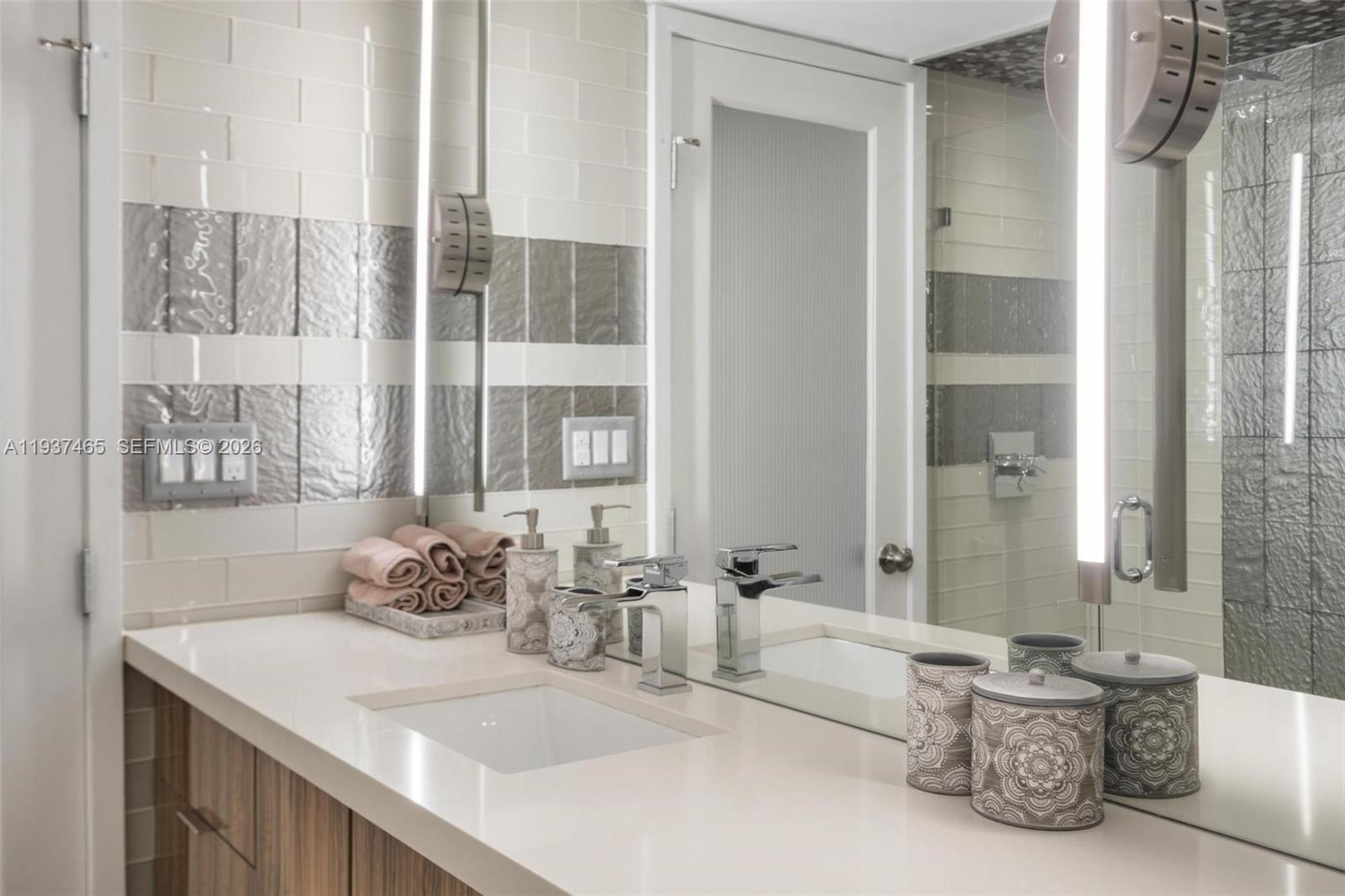 THE ALEXANDER CONDO - Residential