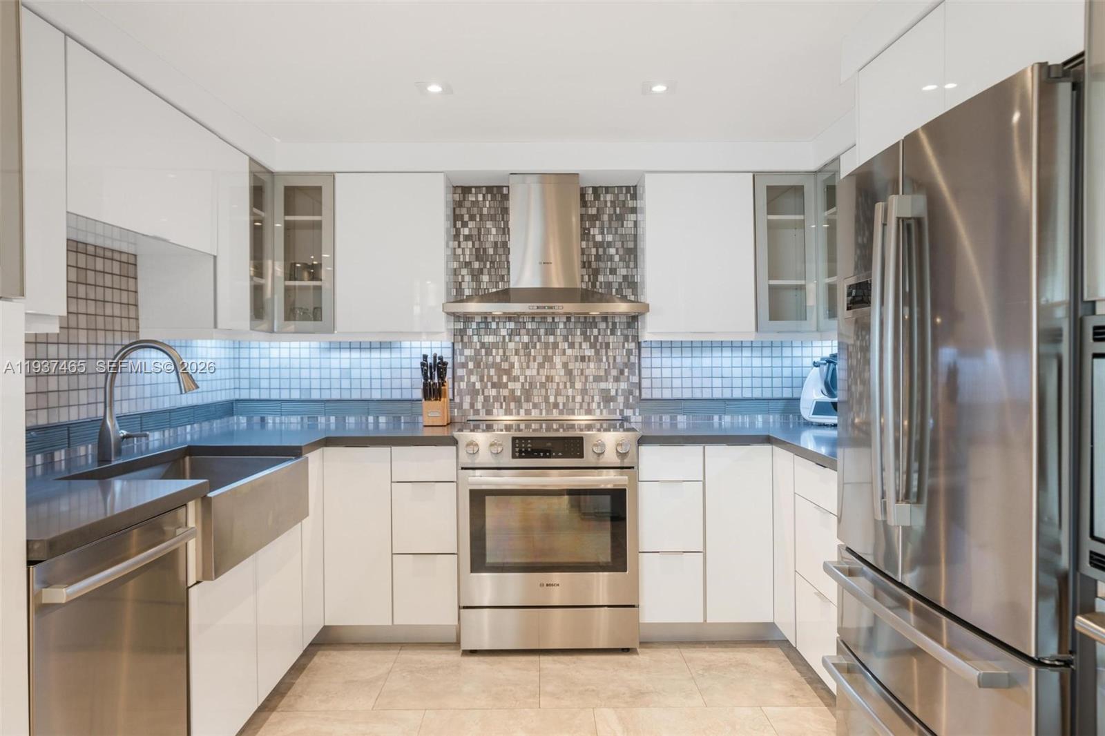 THE ALEXANDER CONDO - Residential