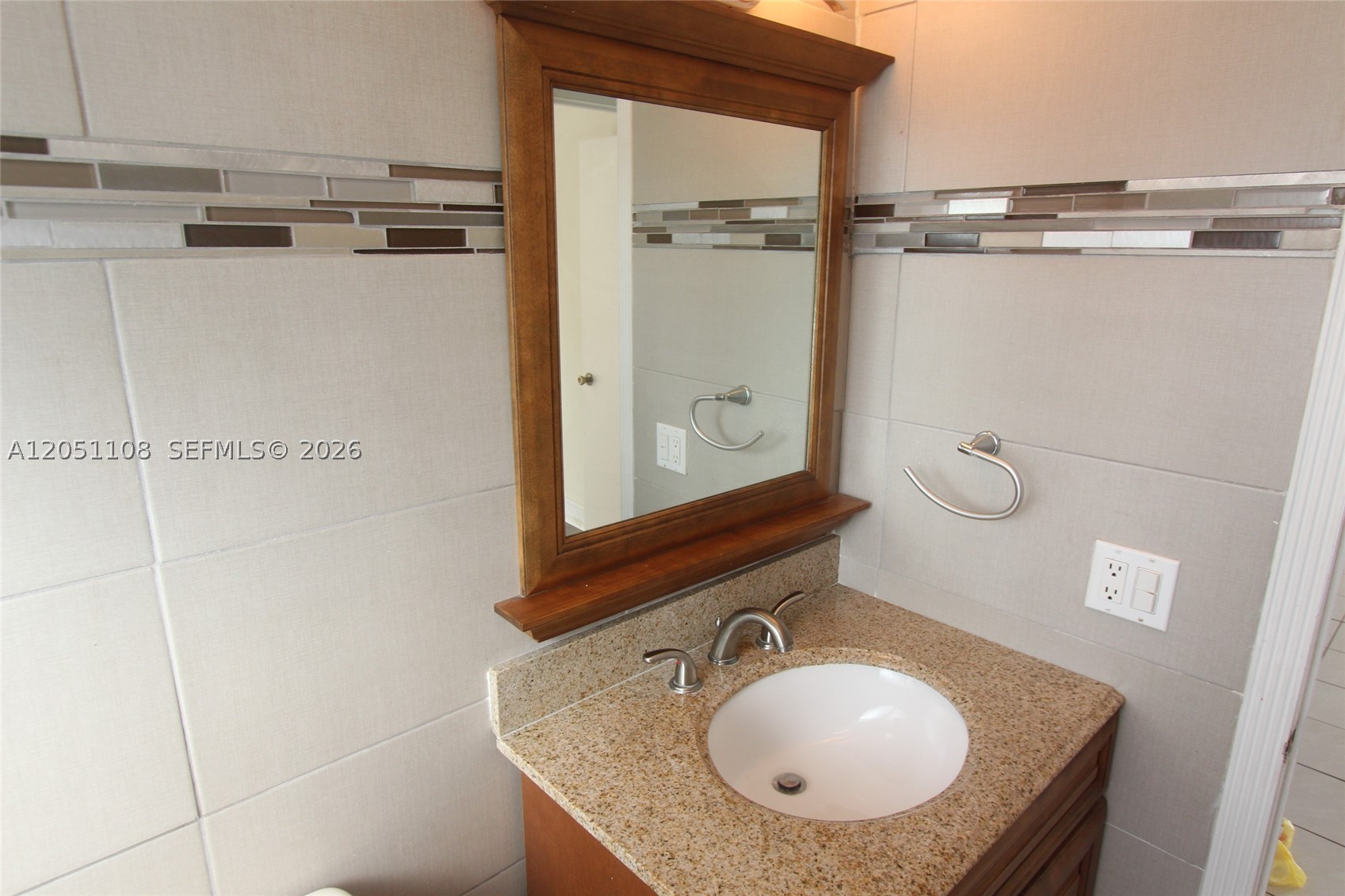 EL SOL CONDO - Residential Lease