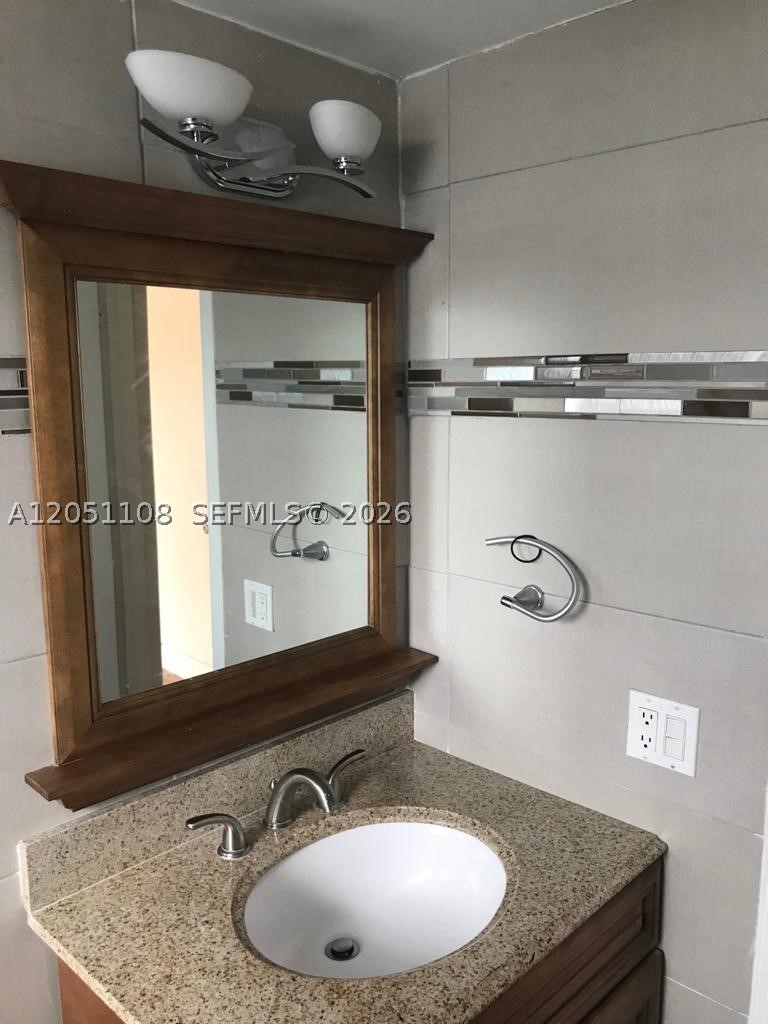 EL SOL CONDO - Residential Lease
