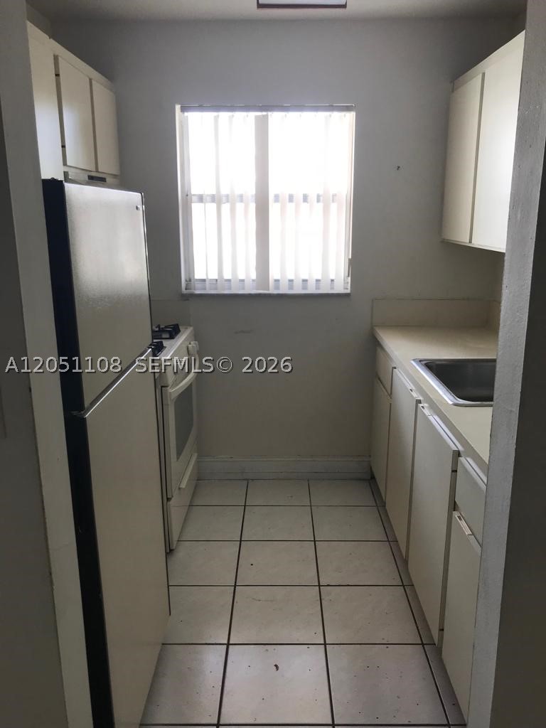 EL SOL CONDO - Residential Lease