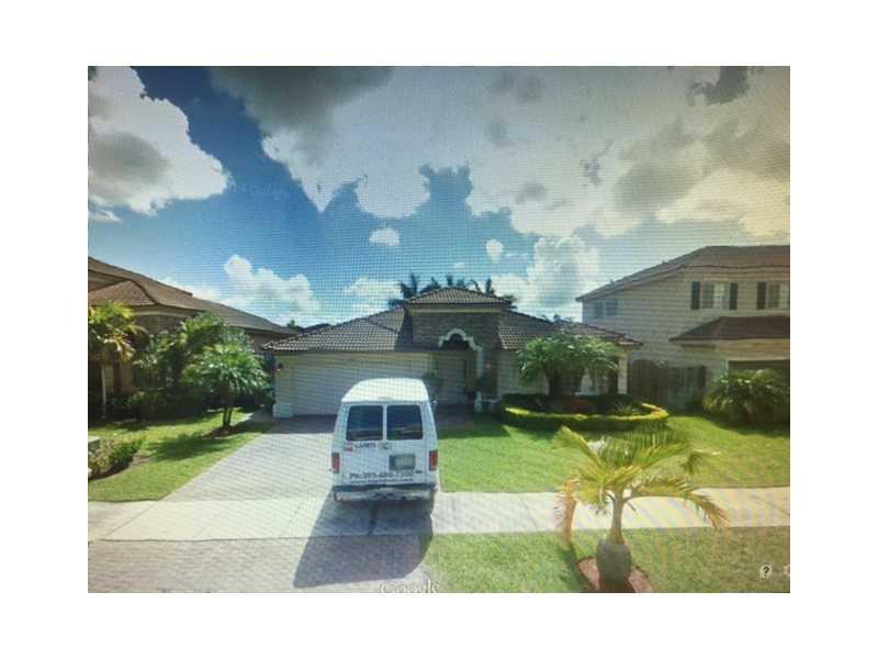 4 Bedroms 2 baths, family rom, 2 car garage and terrazzo patio close to everything. Come and fall in love.