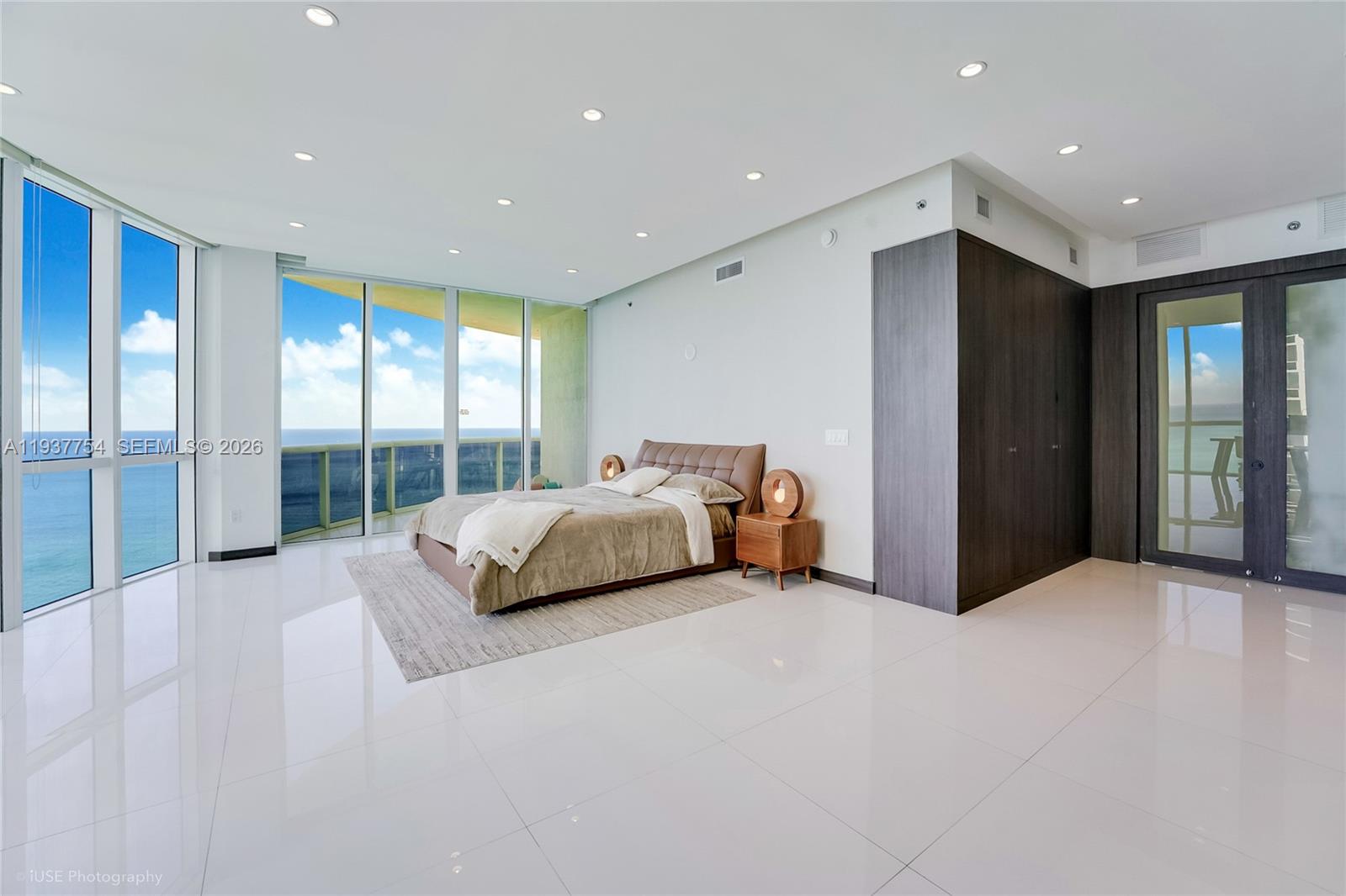 TDR TOWER II CONDO - Residential